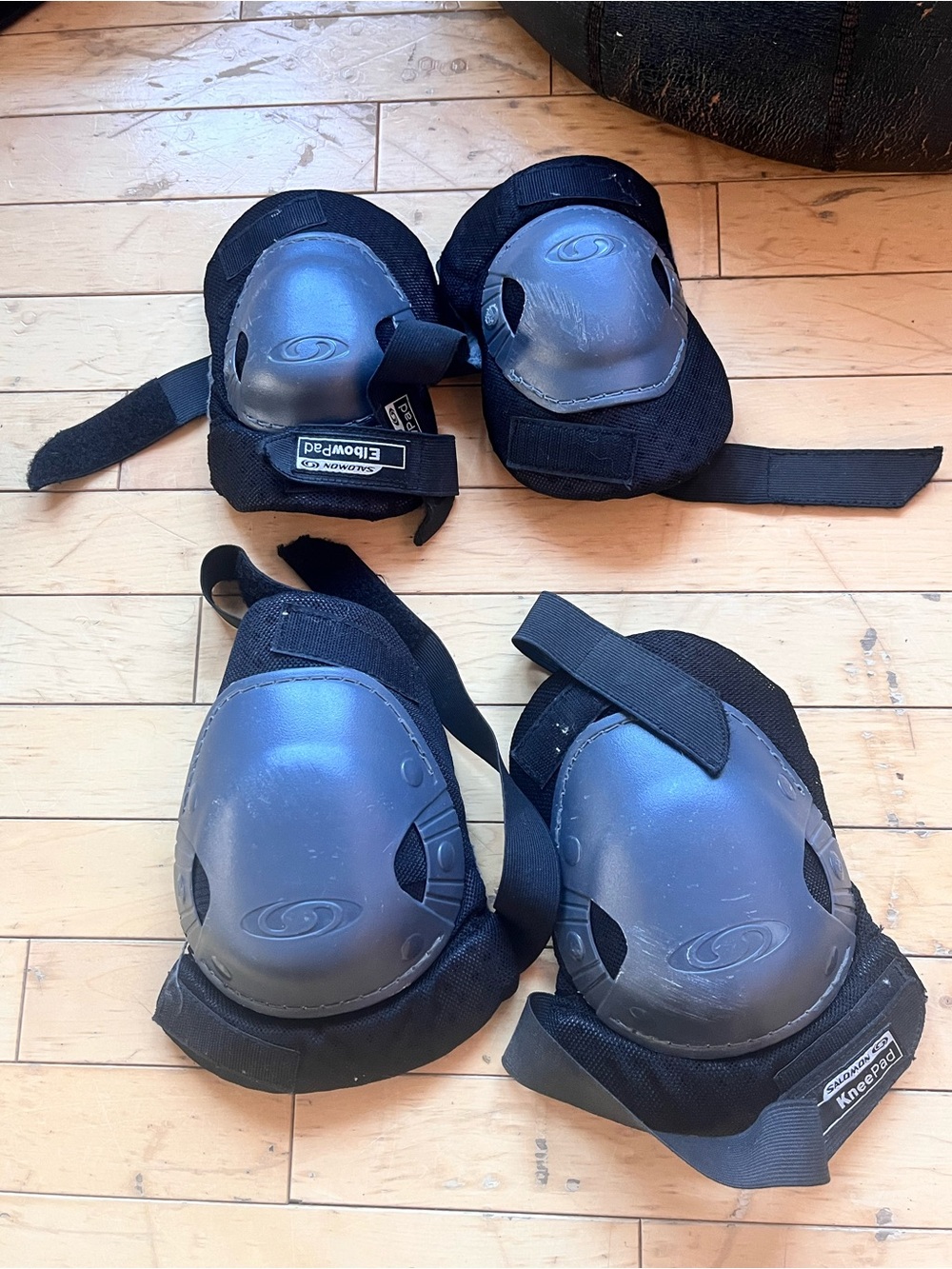 Source Unknown Black and Gray Elbow & Knee Pad Set
